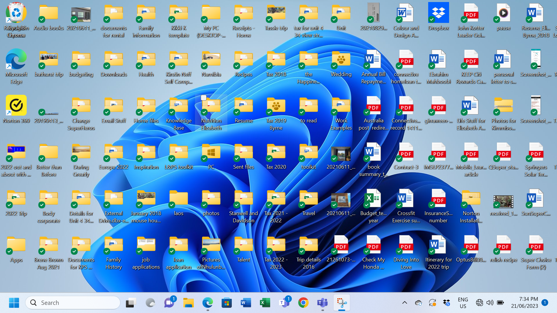 New laptop desktop with dropbox icon AND files folders